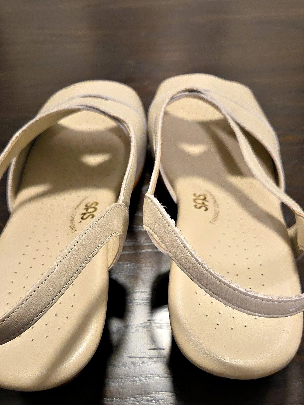 SAS Women's Beige Sandals US 9W
